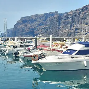 Poblado Marinero, Gigantes 1 Acantilado de los Gigantes